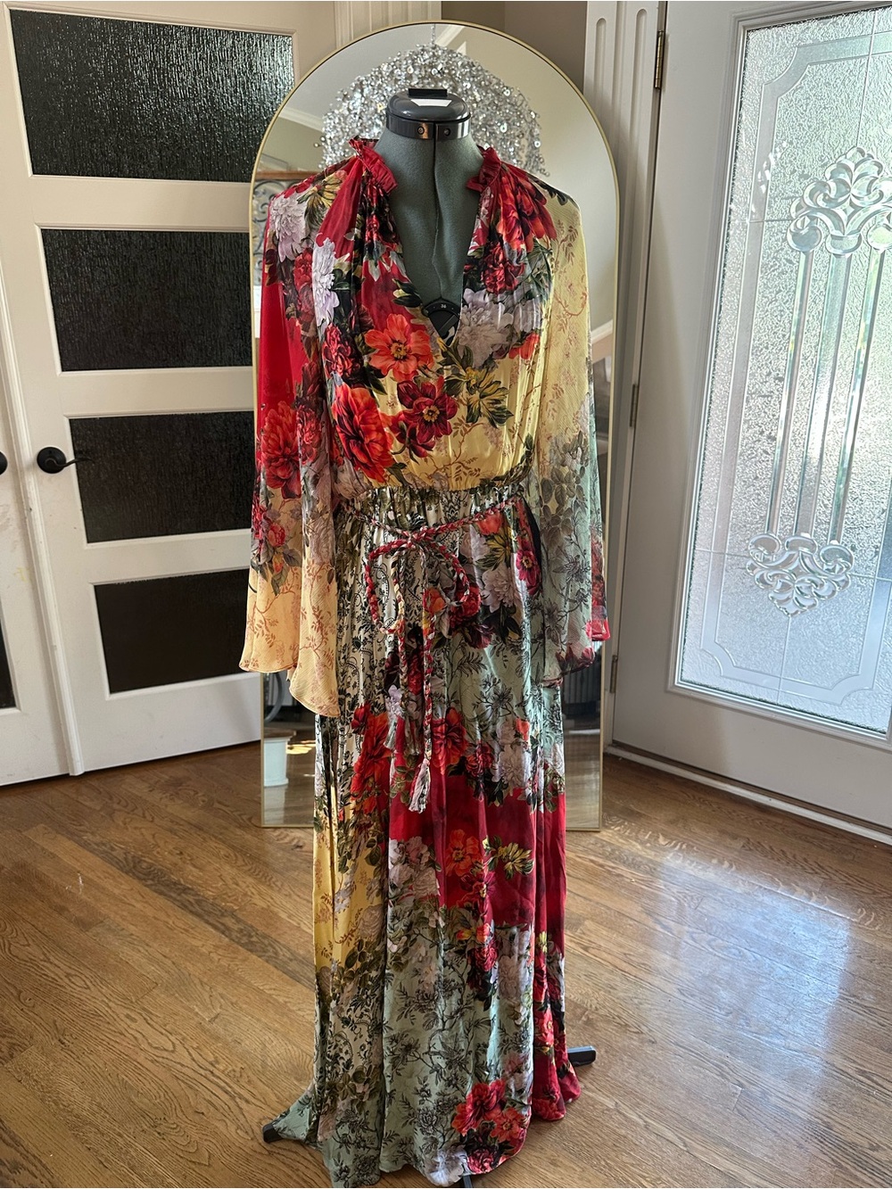 NWT Alice + Olivia Malinda Maxi Dress size 4 video - Picture 5 of 17